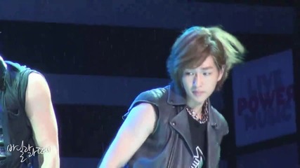 onew falling T__t