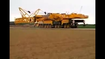 огромен кран 