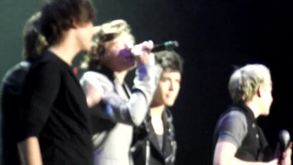 One Direction пеят Grenade 