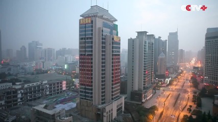 Разрушаване на 118 метрова сграда в Китай
