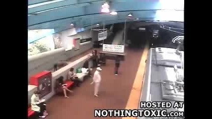 Сблъскат в метрото след неуспешни спирачки 
