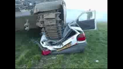 tank crushes car 29 - Vw Golf