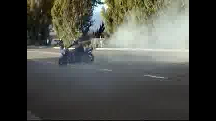 Yamaha R1 - Burnout