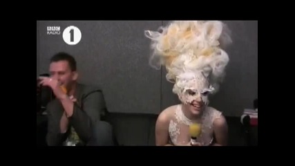 Превод + Смях С Лейди Гага: Не ми пипай косата!! Не Не Не! - Touching Lady Gaga 's hair is a No No !