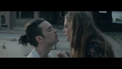 The 1975 - Robbers ( Offical Video) превод & текст