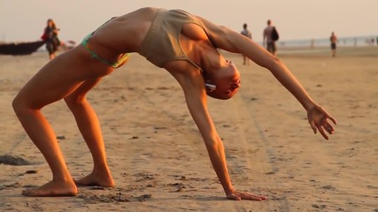 Йога на плажа - Beach Yoga
