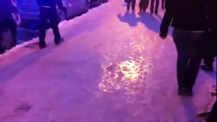 Ледена Пързалка на Улицата ( Смях ) 
