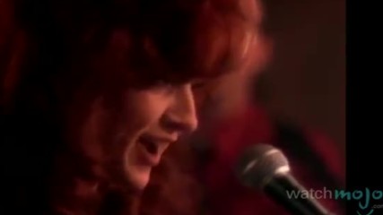 Top 10 Female Guitarists of All Time