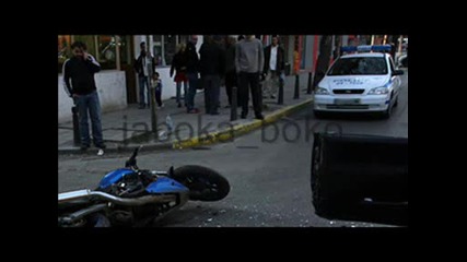 Джип отнесе 2 - ма полицаи на мотори във Варна!!!