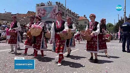 Празникът на розата: Над 8 000 души се включиха в дефиле по улиците на Казанлък