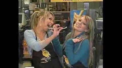 Hilary and Haylie Duff