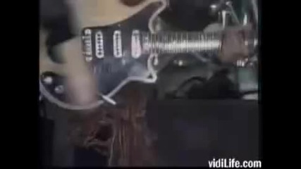 Queen - We Will Rock You 