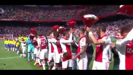 Играчите на Аякс празнуват Деня на майката