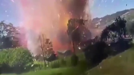 Драматични кадри от експлозията на фабриката за фойерверки в Колумбия