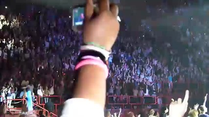 Justin Bieber - Baby // My World Tour на живо в Париж 29.03.2011