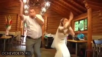 Танц на баща и дъщеря подлуди всички