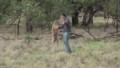 Мъж се сби с кенгуру като в боксов мач, за да спаси кучето си