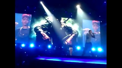 *live* Eminem Ft. Rihanna ~ Love The Way You Lie [los Angeles]