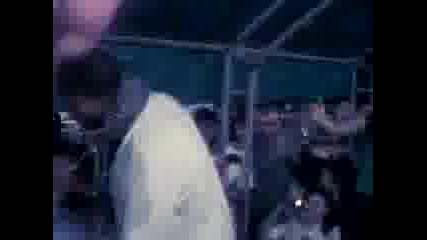 X-zibit в България, играе кючек
