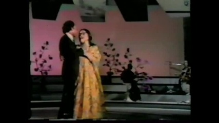Julio Iglesias with Nana Mouskouri - Cucurrucucu Paloma 