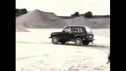 Lada Niva Скача