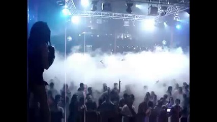 Showtek Feat. McDV8 - Hold Us Back