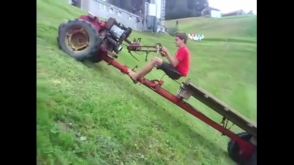 Изкачване на хълм с тракторче !