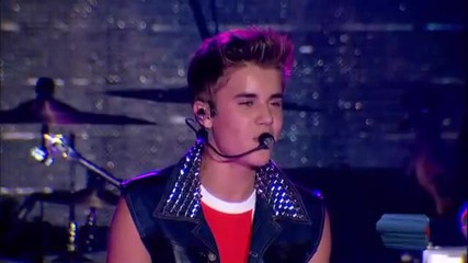 Джъстин изпълнява Die In Your Arms на Capital Summertime Ball 2012