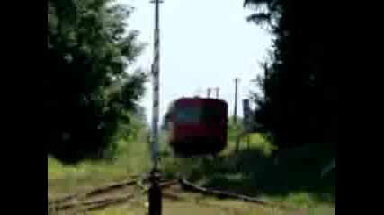 Влак който се движи без релси и жици...
