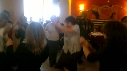 Свищовски пенсионери играят Gangnam style.