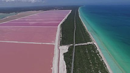 Уникално красивата лагуна на Лас Колорадас
