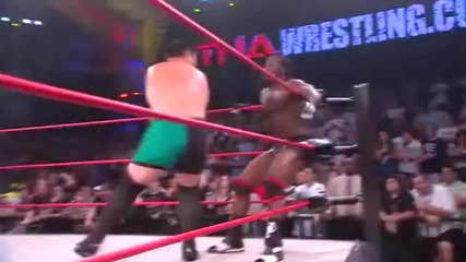 Samoa Joe Finisher - Ccs Enzuigiri