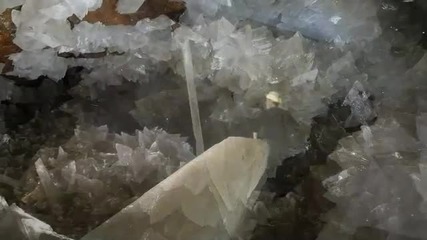 Кухата земя - първи поглед отвътре...