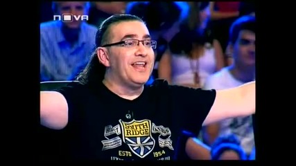 Това момиче си мисли , че може да пее ! X - Factor