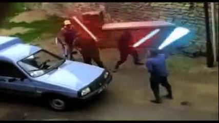 Старци се бият със светлинни мечове