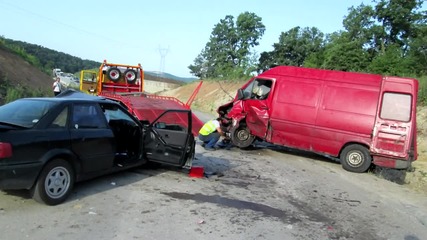 Катастрофа Мерцедес Спринтер и Ауди в близост до с. Добрич на Ам Марица 21.05.2015