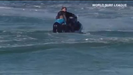 сърфист е нападнат от акула и я прогонва с голи ръце