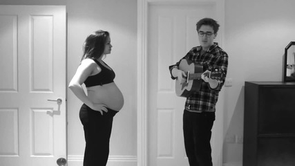 Трогателно Видео! Съпруг изнесе серенада на бременната си жена и разтопи сърцата на целия свят