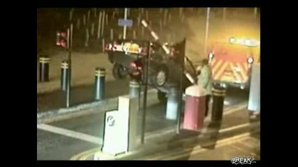 Toll - booth fails for tow truck