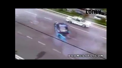 Луд дрифтер се бъзика с полицията