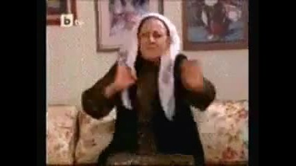 Баба Джеврие от Листопад играе Кючек !!!