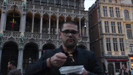Как се ядат белгийски вафли в Брюксел