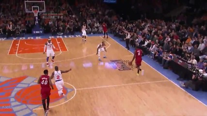 Lebron James nasty one-handed alleyoop vs Knicks (2013.03.03)