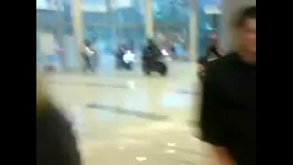 Мотористи нахлуха в софийски мол