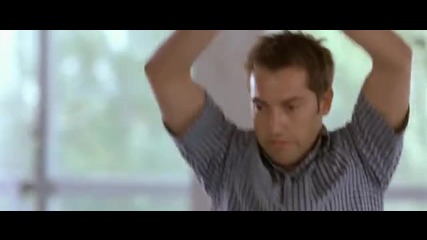 Бойна сцена от филма Такси 2 (2000)