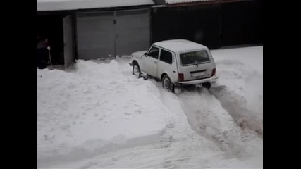 Lada Niva Snow