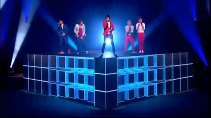 Прекрасно! One Direction пеят One Thing на живо в Dancing on Ice