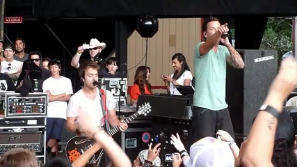 Simple Plan - You Suck At Love (live)