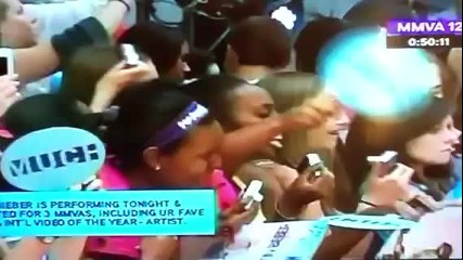 Justin Bieber arrives on Mmva's Red Carpet 2012