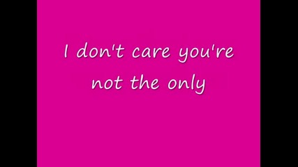 Ashlee Simpson - Love makes the world go round lyrics